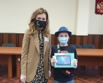 В Мурманске школьникам вручили планшеты для дистанционного обучения 