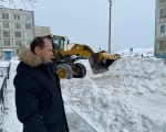 Глава ЗАТО город Заозерск проверил ход работ по расчистке улиц и дворовых территорий в муниципалитете